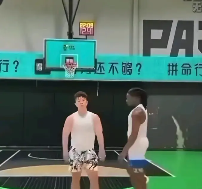 《牛教练的裤子》1080P高清完整版-1V1单挑说好只切磋球技-黑哥全程盯着腰带下手《牛教练的裤子》保卫裤腰带
